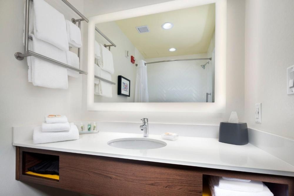 Holiday Inn & Suites Arden - Asheville Airport by IHG